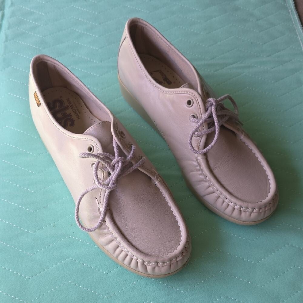 SAS Siesta Lace Up Loafer Soft Sole Women Size 9 M Comfort Bone Beige Hand Sewn
